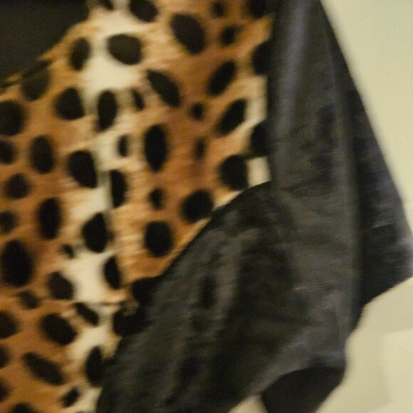 Very Sexy Stylish V bottom faux fur type shirt - Picture 4 of 6